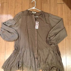 Buckle Gimmick olive button down tunic. Size Large.